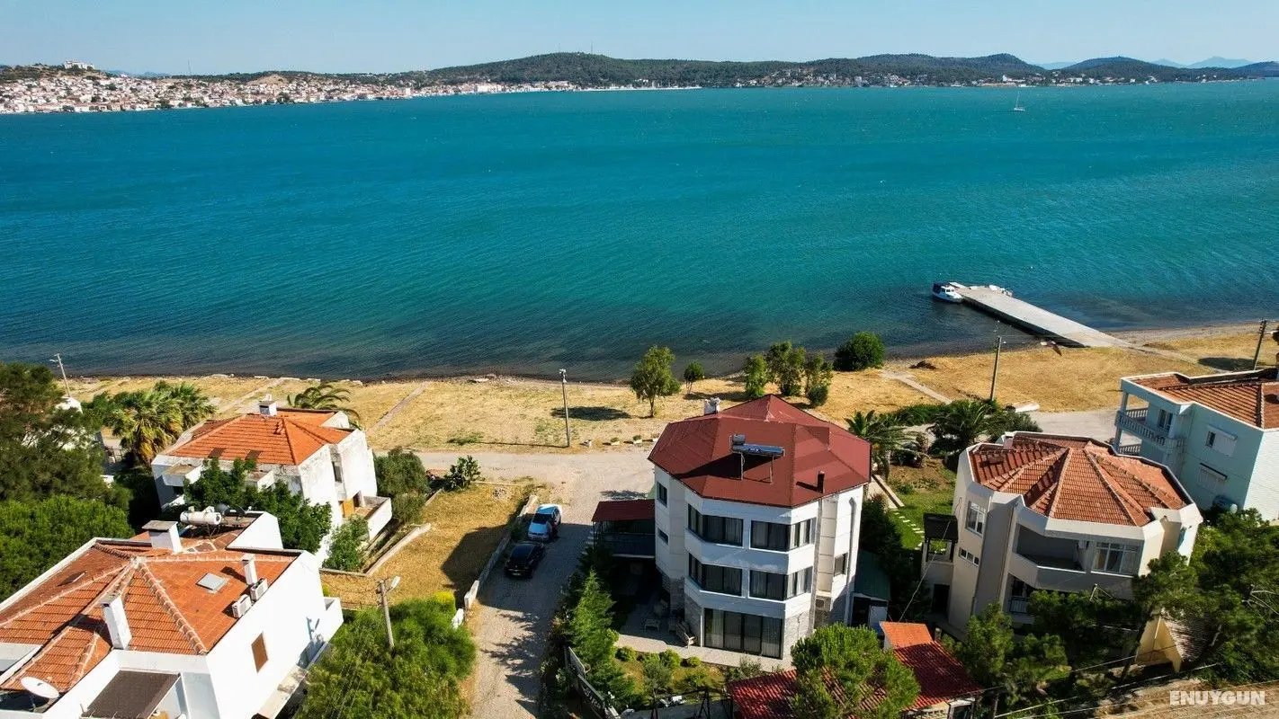Cunda sahilinde deniz manzarası
