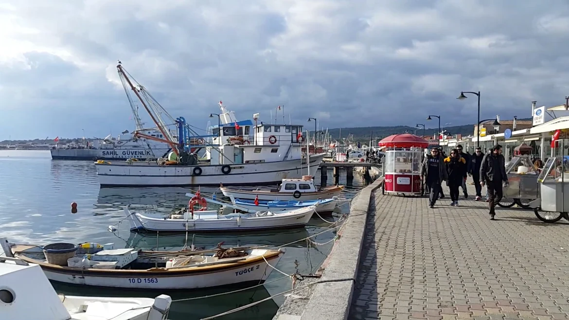 Cunda Sahil ve Marina